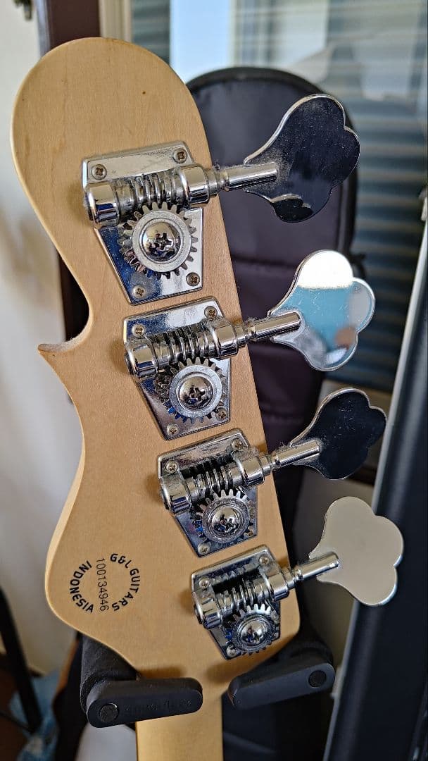 G&L　SB2 トリビュート