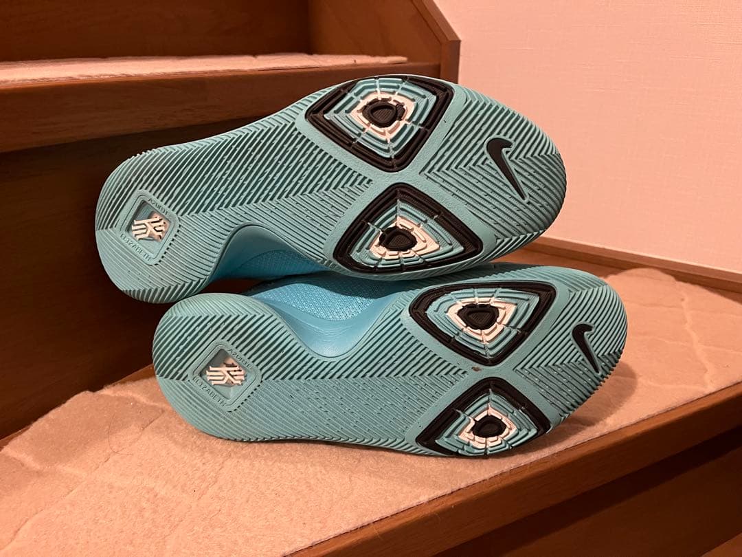 シューズ(男性用) KYRIE