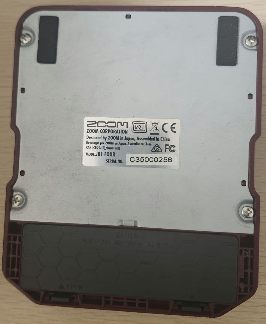 ZOOM B1 Four マルチエフェクター（箱付き）