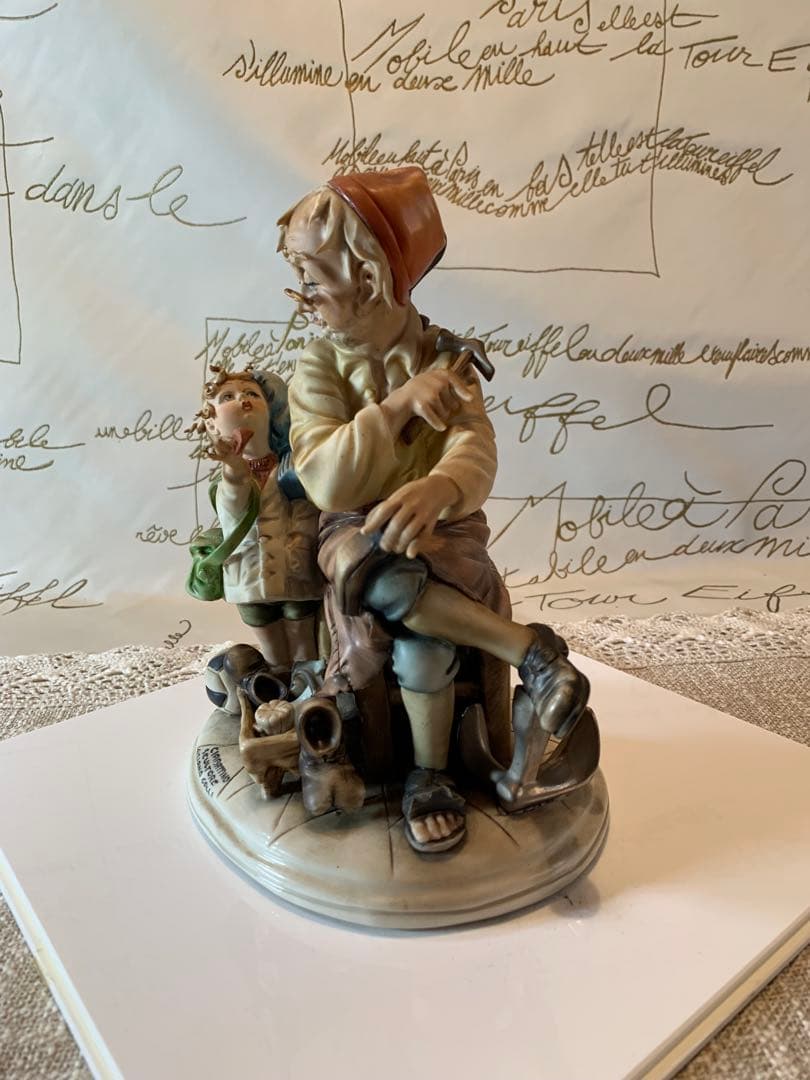 イタリア製　カポテモンテ　靴屋の叔父さんと少年の陶器人形！まつ毛まで陶器です！