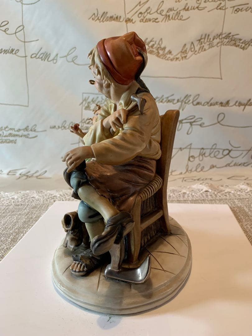 イタリア製　カポテモンテ　靴屋の叔父さんと少年の陶器人形！まつ毛まで陶器です！