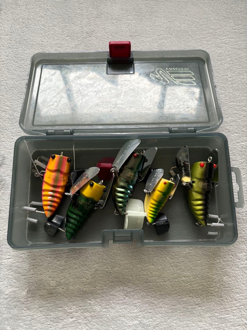 クワイエットファンク　デカダンス　カーナ　トーイ　フィー