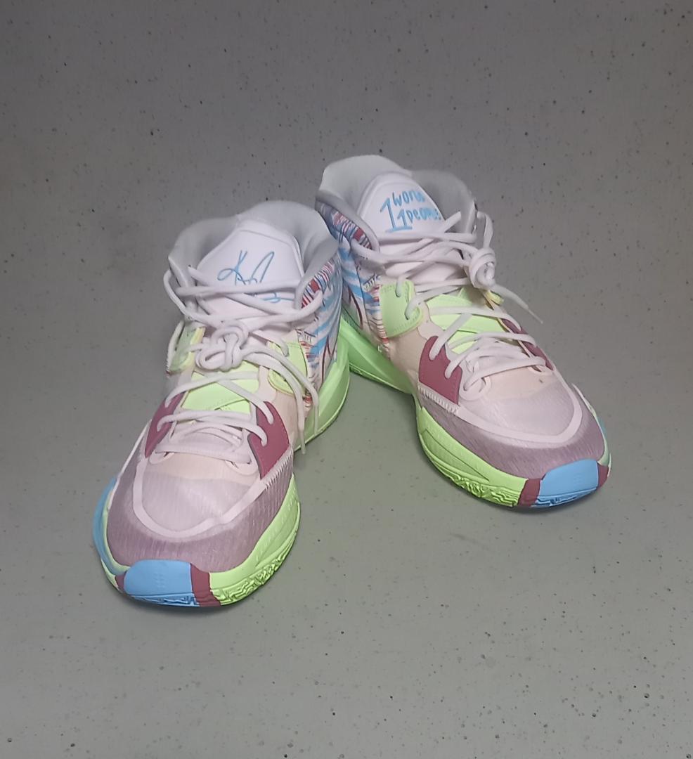 シューズ(男性用) Nike KYRIE 8 INFINITY 1 World 1 People