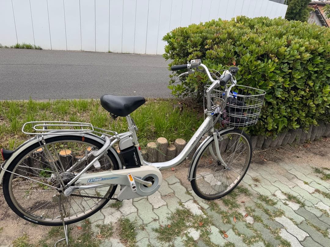 シルバー 電動アシスト自転車 前バスケット付き　引き取り出来る方