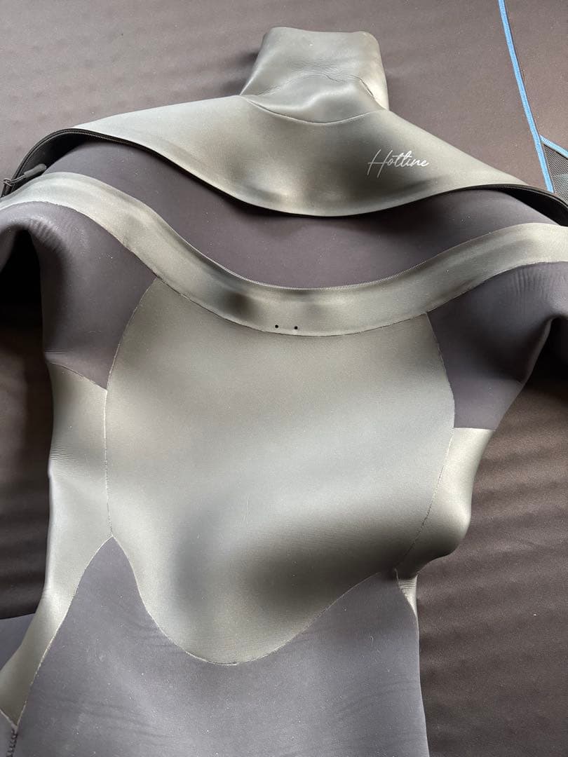 美品HOTLINE 5/3セミドライウェットスーツ