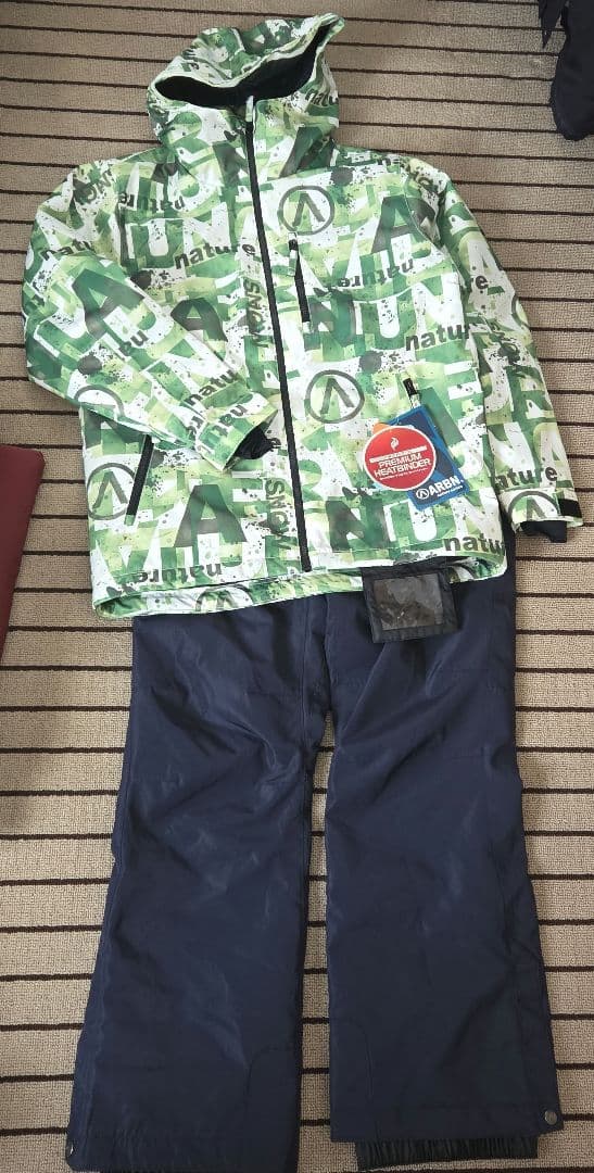【新品タグ付き】スノーウェア　性別不明