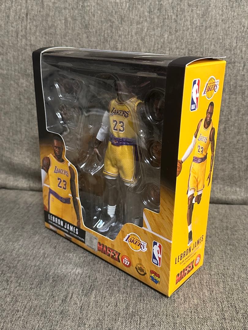 レブロン　ジェームス　開封品　中古　フィギュア　メディコムトイ　バスケ　NBA