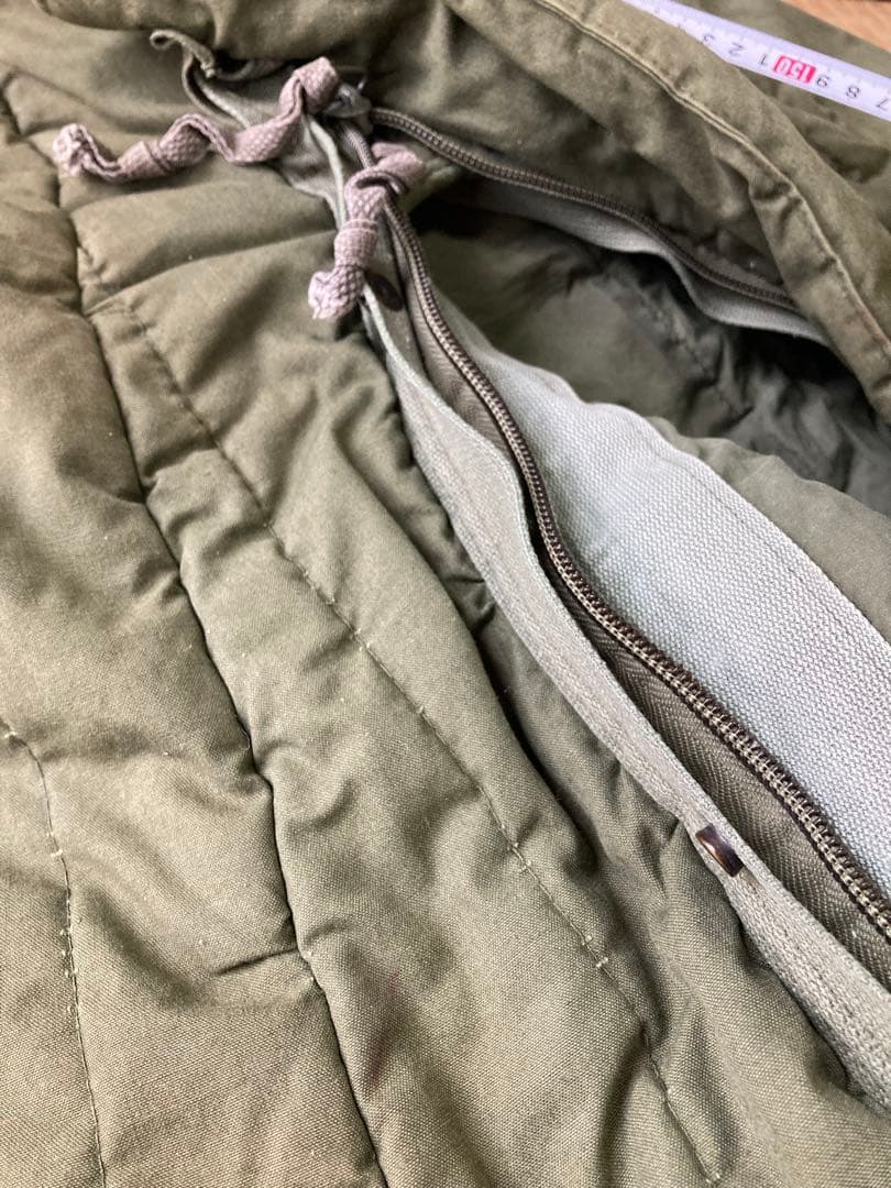 売り切り価格　米軍実物　シュラフ　スリーピングバッグ　中綿入り　ダッフルバッグ付