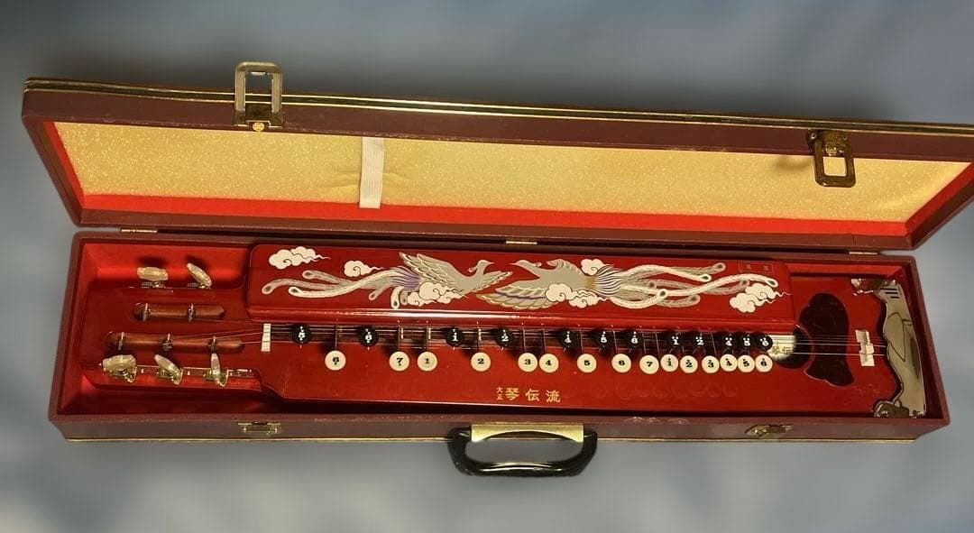 大正琴 赤 鳳凰彫刻 琴伝流 ケース付き