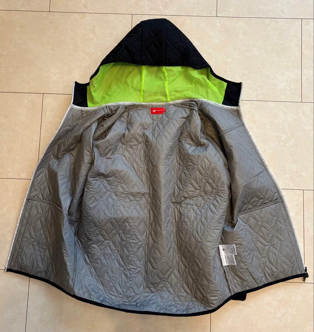 New Balance フード付きジャケット ブラック/グリーン