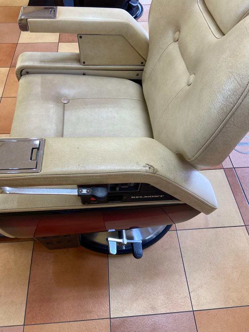 タカラベルモント　バーバーチェア　理容椅子