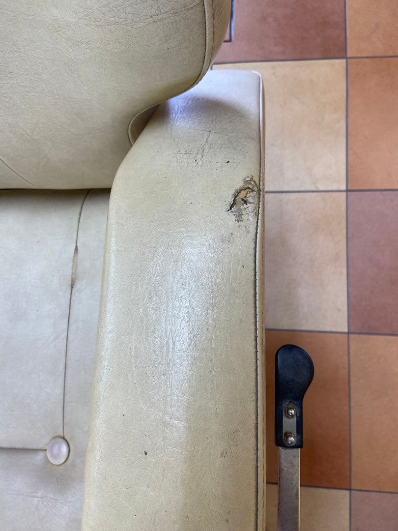 タカラベルモント　バーバーチェア　理容椅子