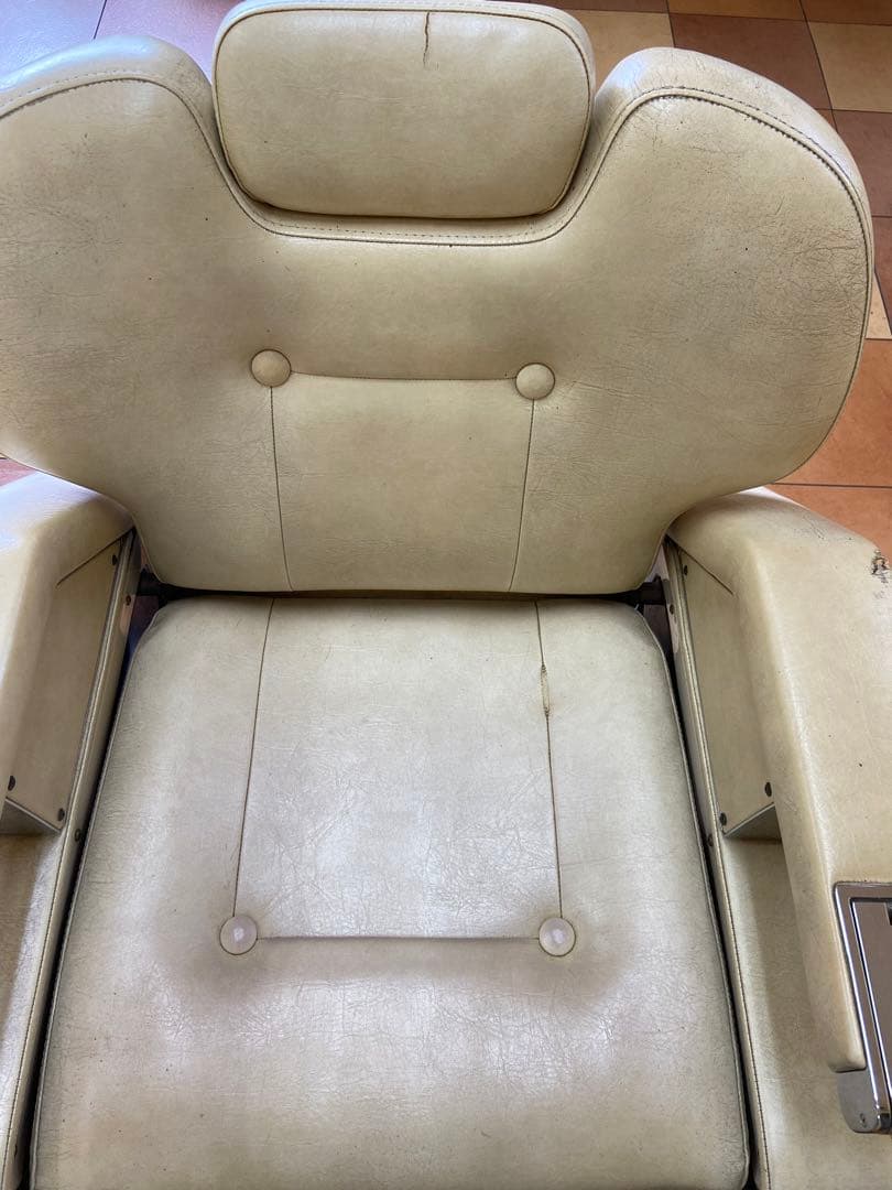 タカラベルモント　バーバーチェア　理容椅子