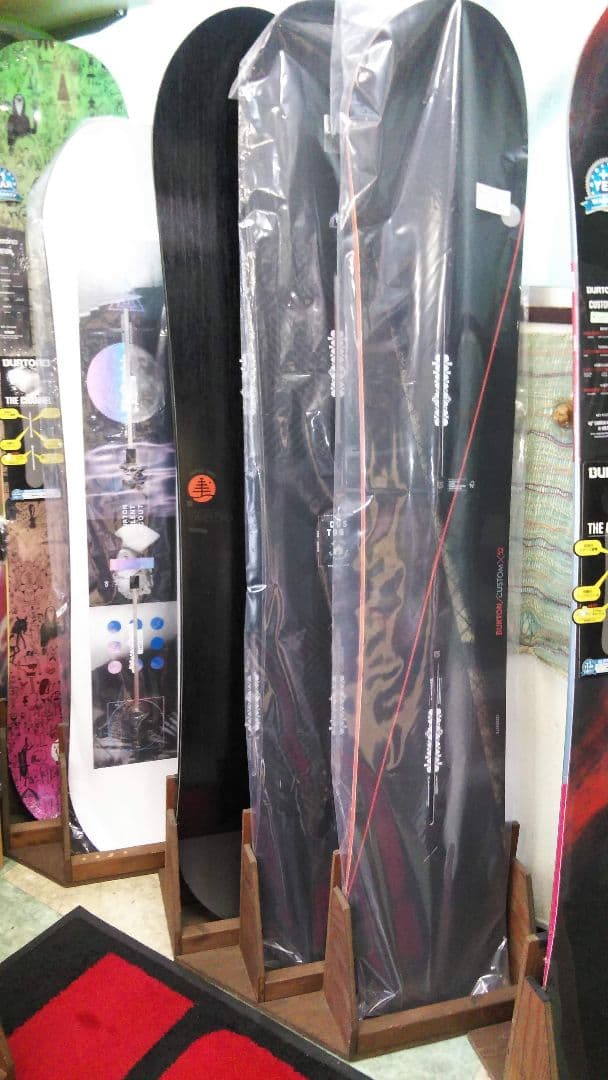 スノーボードスタンドラック　３本用　右側用　カラーウォルナット　ハンドメイド