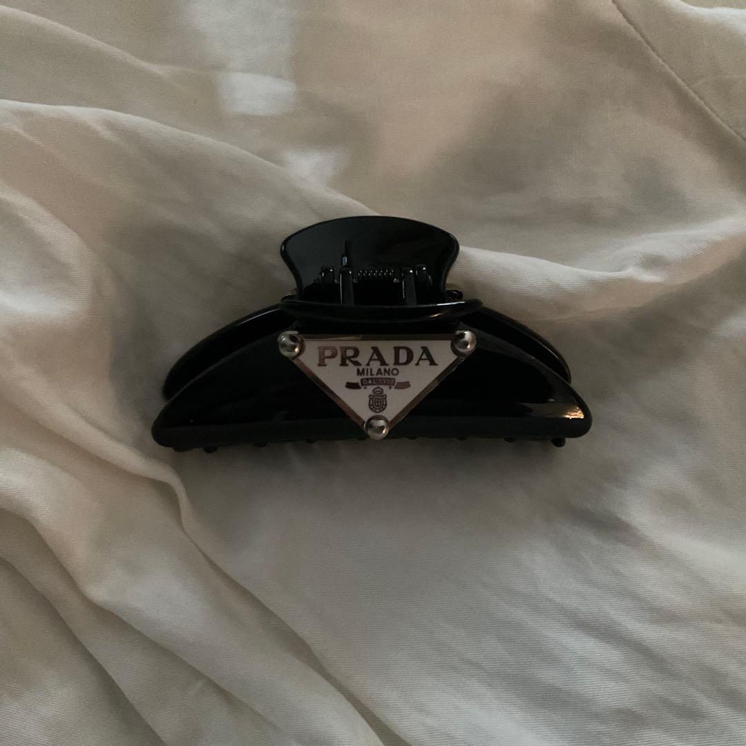 PRADA ヘアクリップ　2個セット　非売品