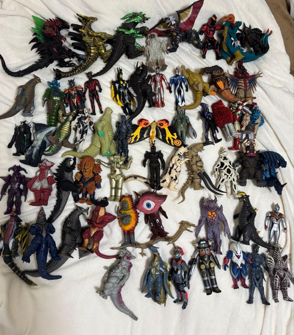 まとめ売り　特撮ソフビ　レア物あり　ウルトラマン、ゴジラ、仮面ライダー　141体