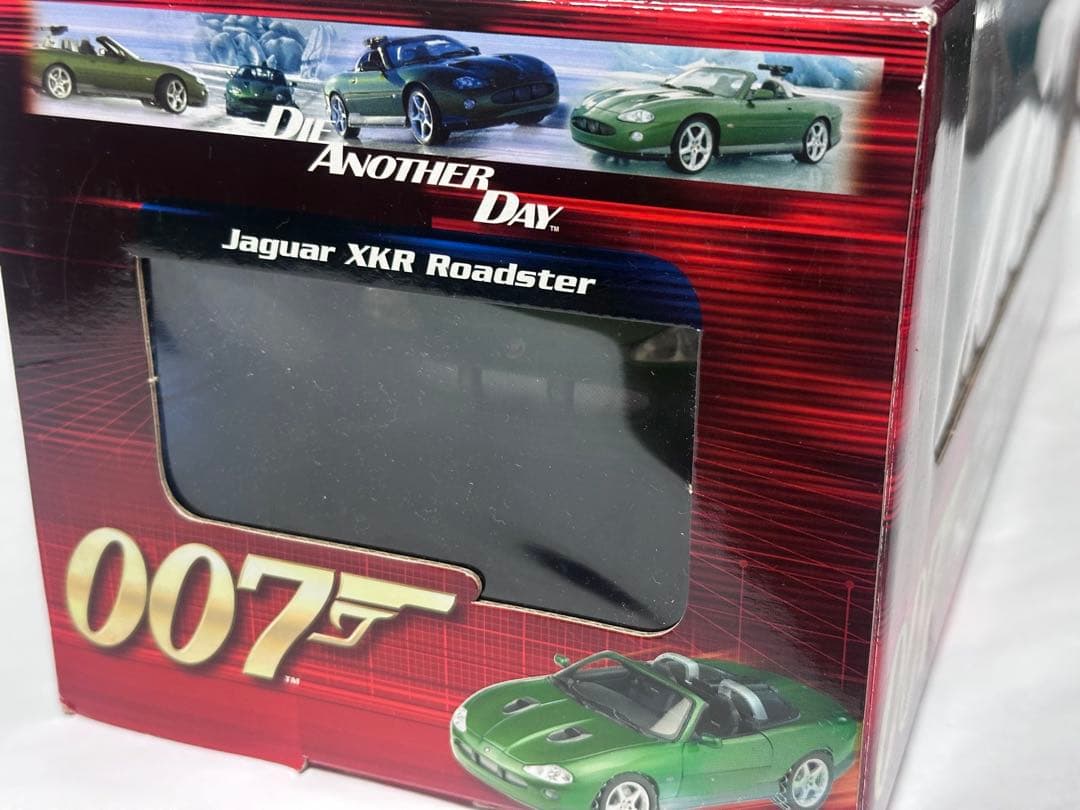 1/18 007 ダイ・アナザー・デイ Jaguar XKR Roadster