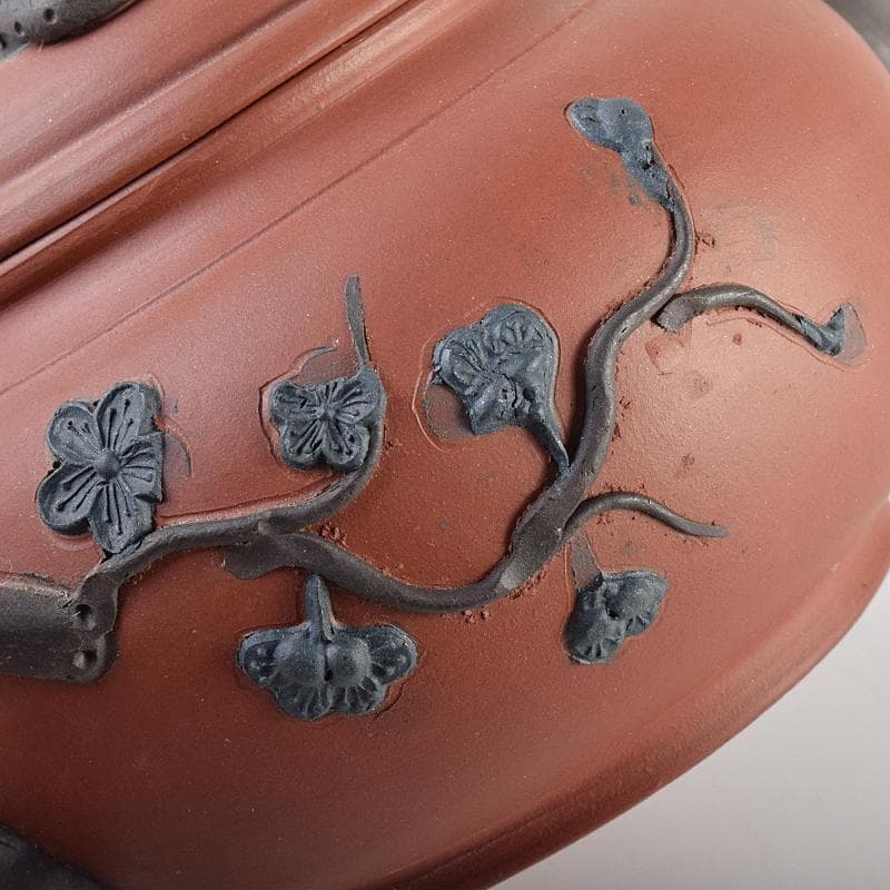 中国　紫砂　朱泥　貼松竹梅文　急須　茶壷　在銘　C　R7568