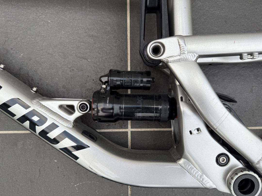 Santa Cruz Bronson V3 AL 2019 M シルバー送料込み