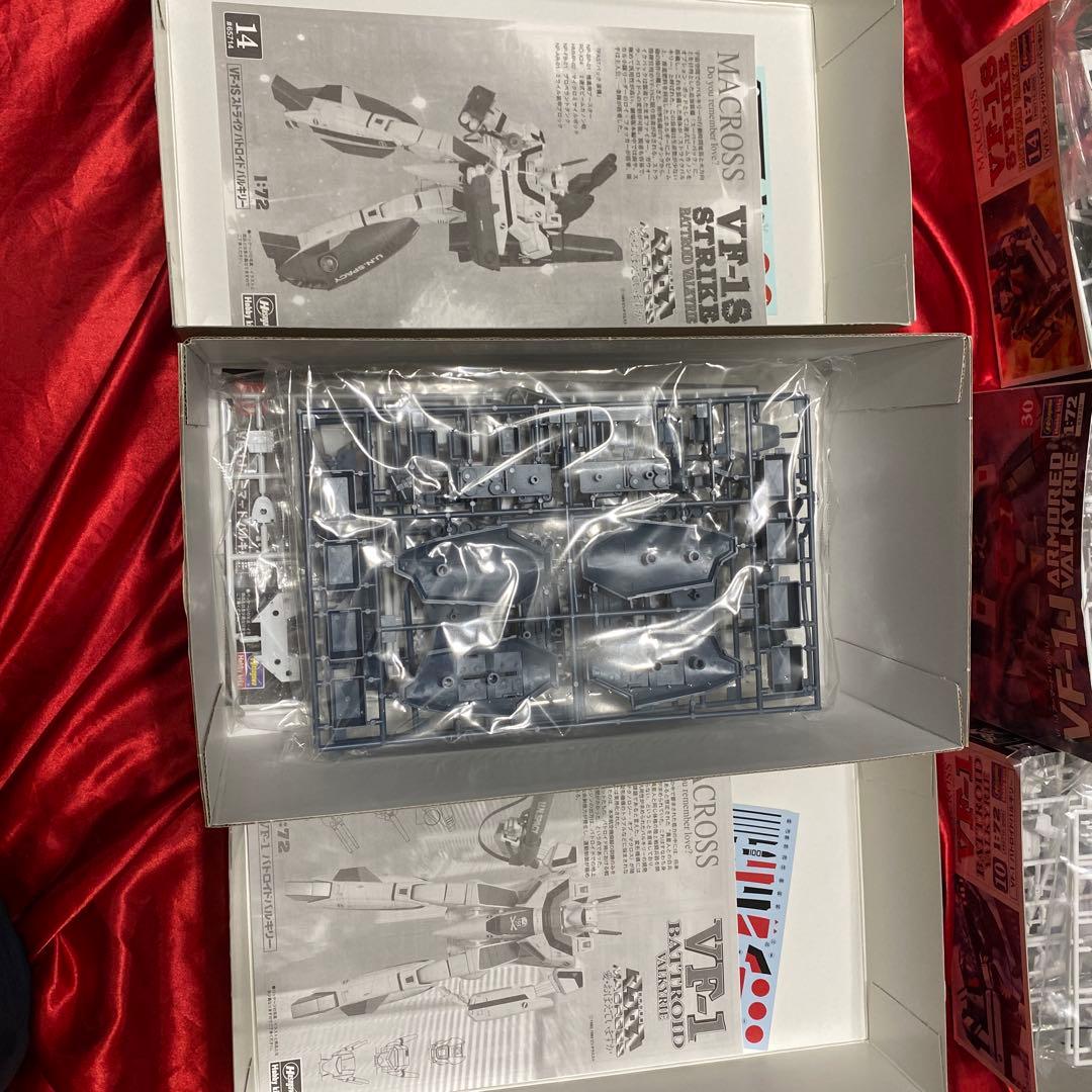 VF-1 バルキリー 3点セット　新品　未開封　マクロス　プラモデル　1/72