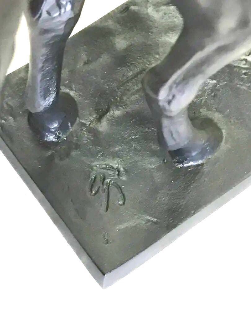 銅製:台付静馬置物