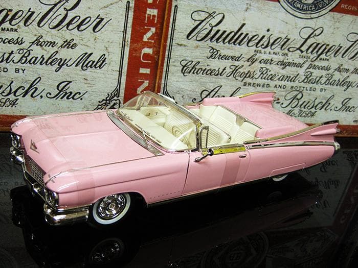 1959年ピンクキャデラック エルドラドビアリッツ 1/18 ミニカー マイスト