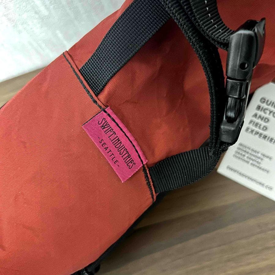 スウィフトインダストリーズ Olliepack シートバッグ Redwood 赤