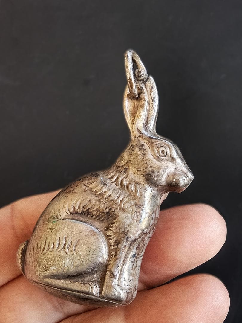 銀のうさぎ　ベビーラトル　野ウサギ　がらがら　ドールやベアにも　ペンダント