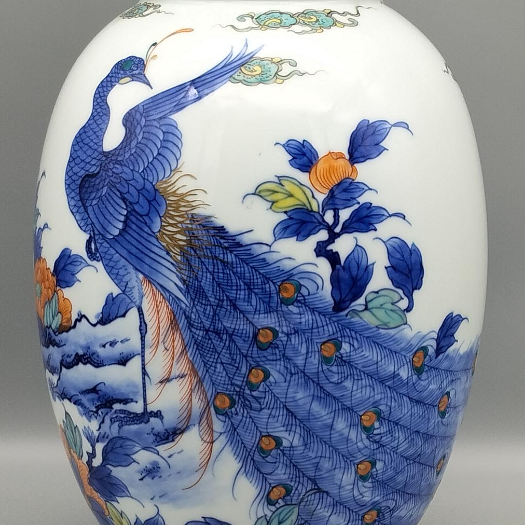 色鍋島焼 市川光山作 霊芝雲 椿花 孔雀文 飾壺 花瓶