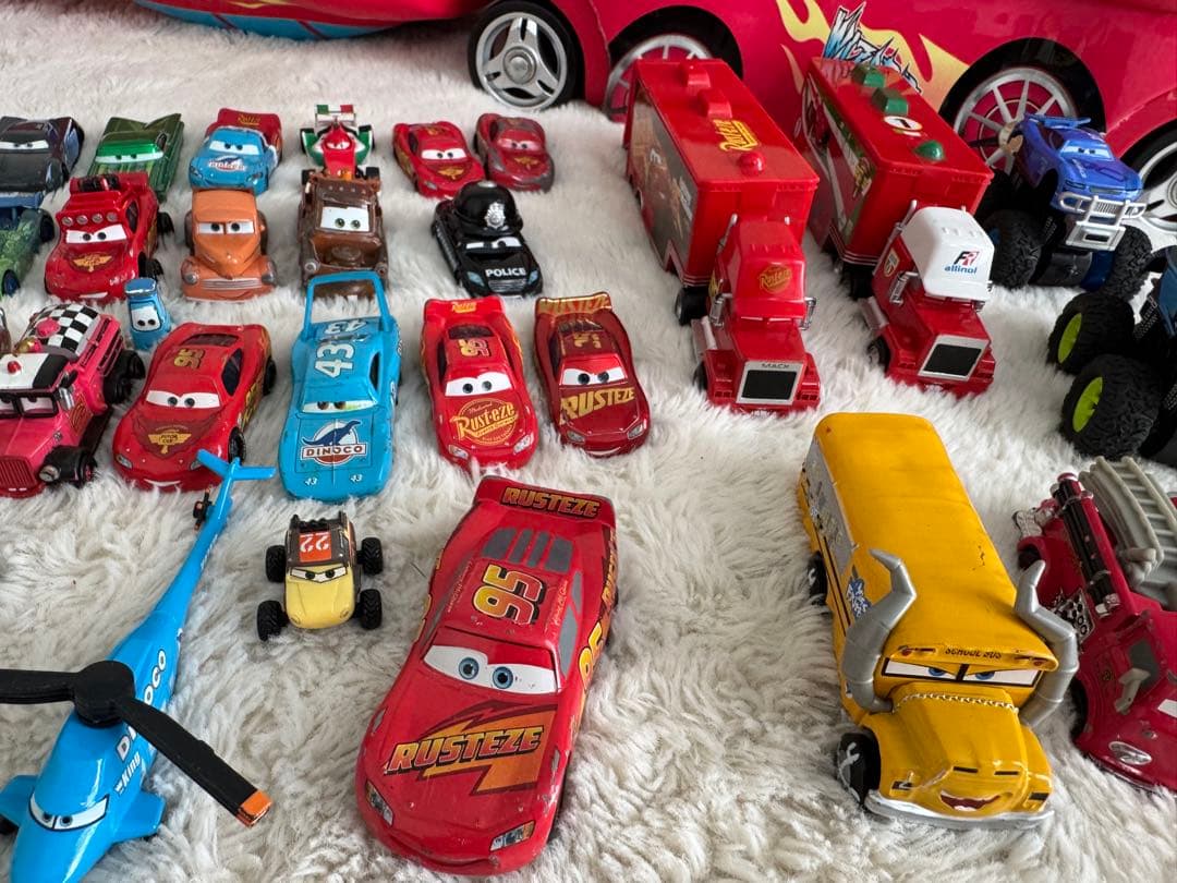 カーズ ミニカーケース ライトニング・マックイーン 約41台付き