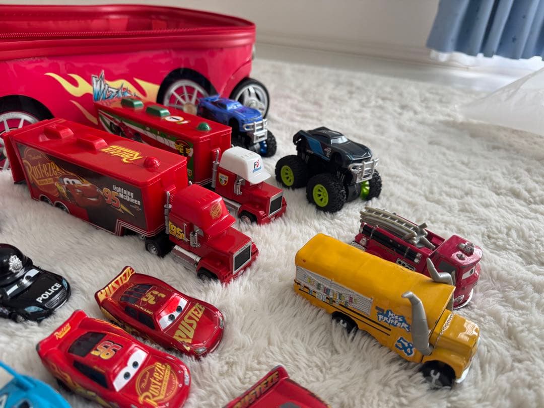 カーズ ミニカーケース ライトニング・マックイーン 約41台付き