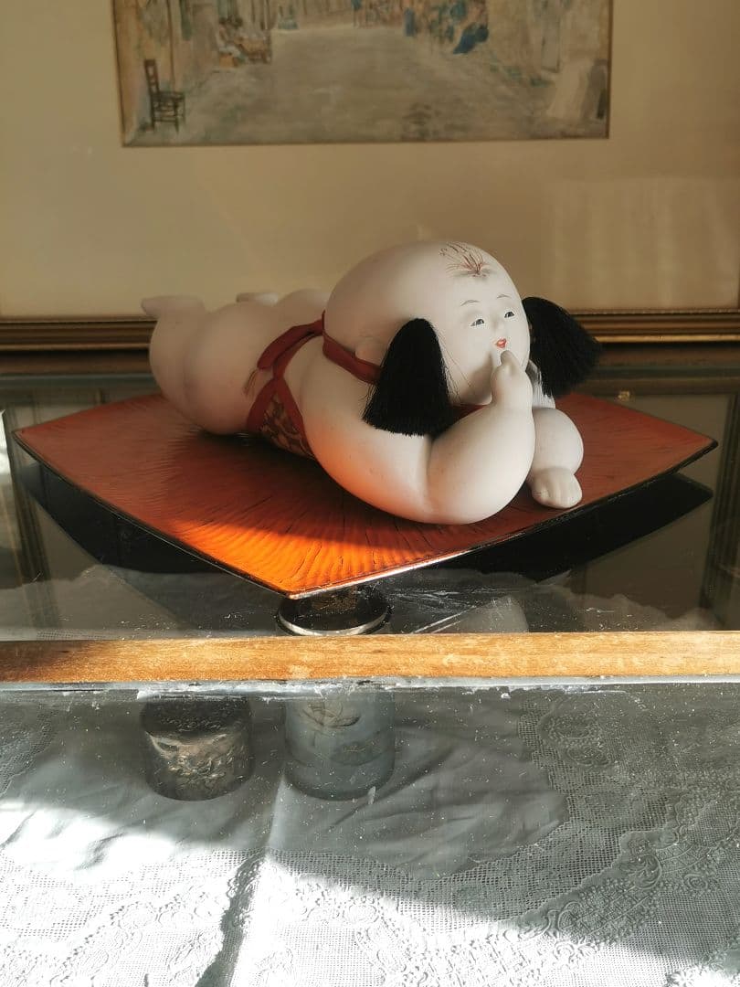 ヴィンテージ 28㎝大型這児人形 博多加賀はいこ 赤に金糸 骨董 朱漆塗り盆台付