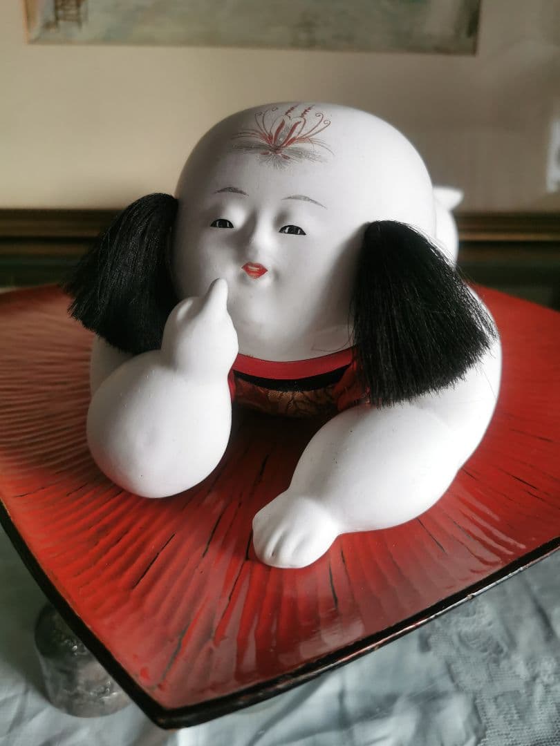 ヴィンテージ 28㎝大型這児人形 博多加賀はいこ 赤に金糸 骨董 朱漆塗り盆台付