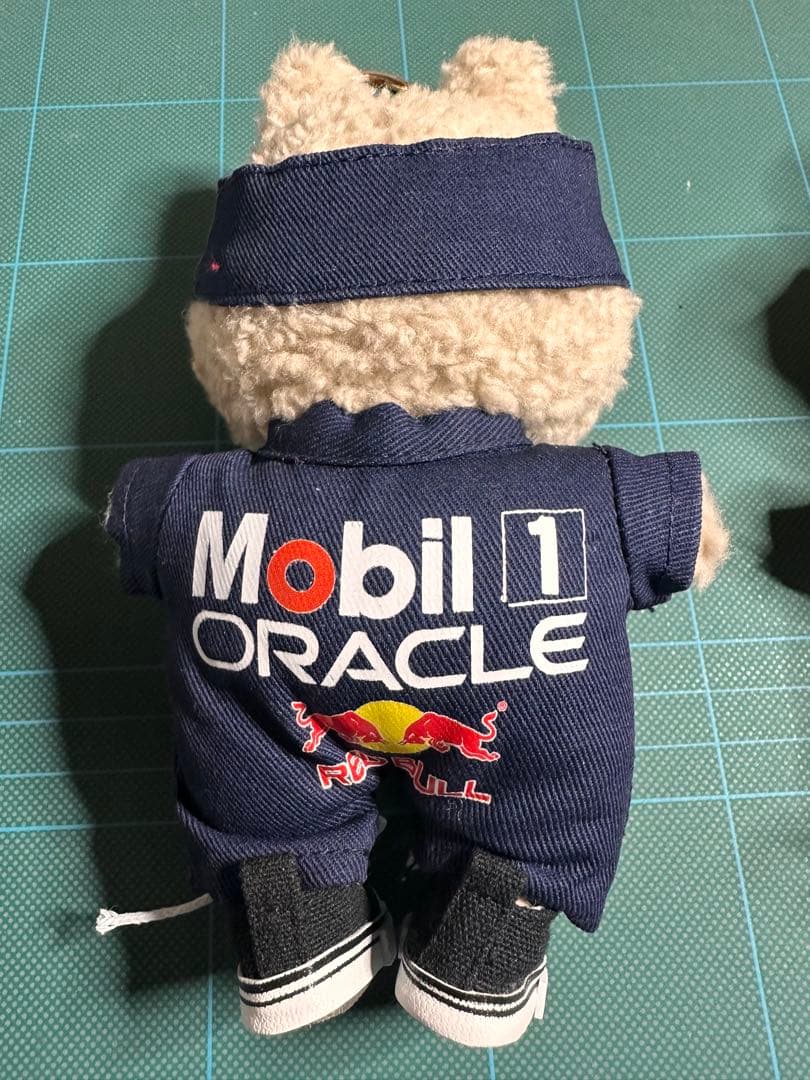 ラブブ　labubu レッドブル　フェラーリ　海外限定仕様