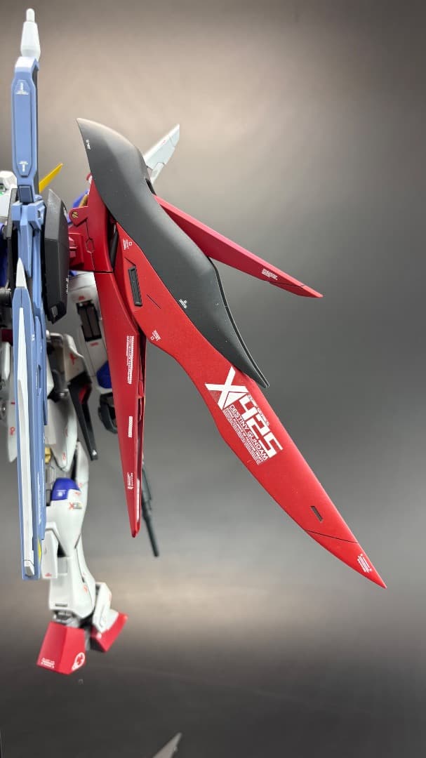 【塗装完成品】MG 1/100 デスティニーガンダム