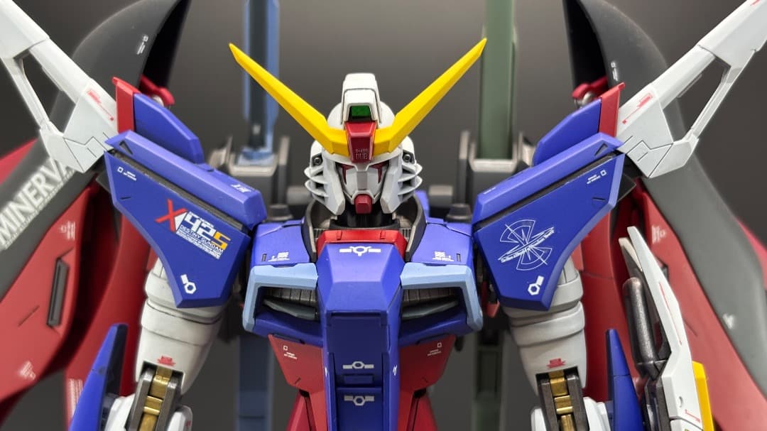 【塗装完成品】MG 1/100 デスティニーガンダム