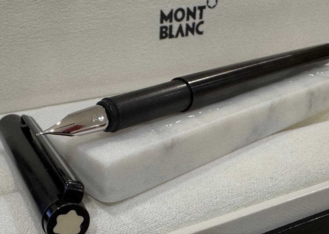 【美品】モンブラン No1124 万年筆 漆黒ロードナイト鉱加工