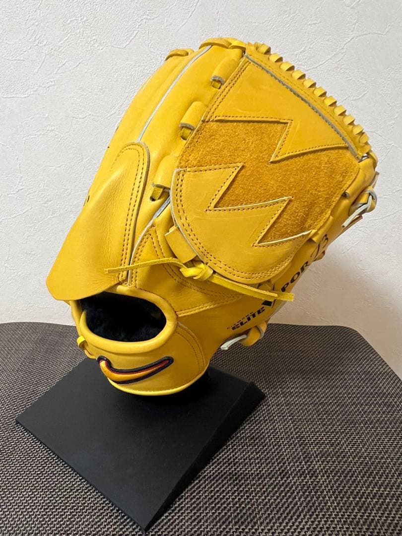 元日本ハムファイターズ　岩ちゃん　岩本勉さん　直筆サイン入りグローブ　美品