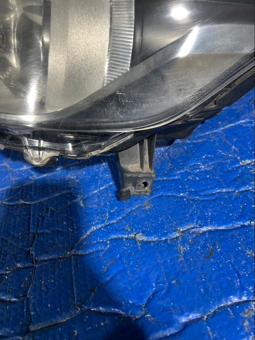 日産　デイズ　B21W ヘッドライトHID 助手席側