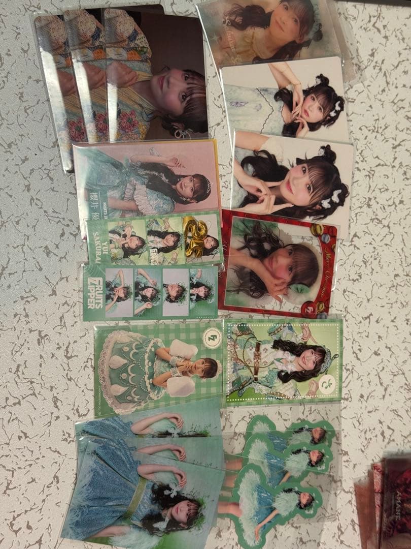 FRUITSZIPPER、櫻井優衣アクスタ、サイン入りグッズトレカなどまとめ