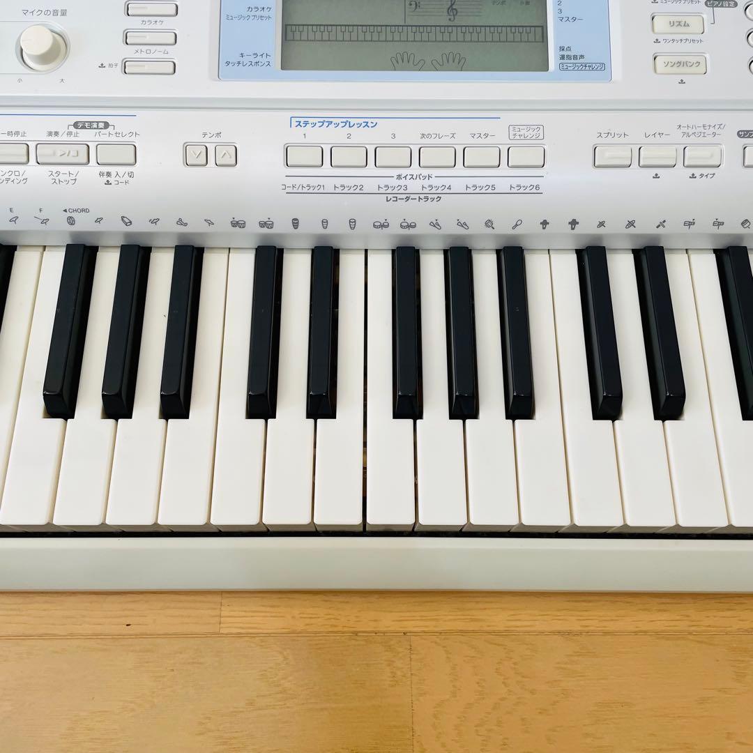 CASIO カシオ　電子ピアノ　電子キーボード LK-207 光ナビゲーション