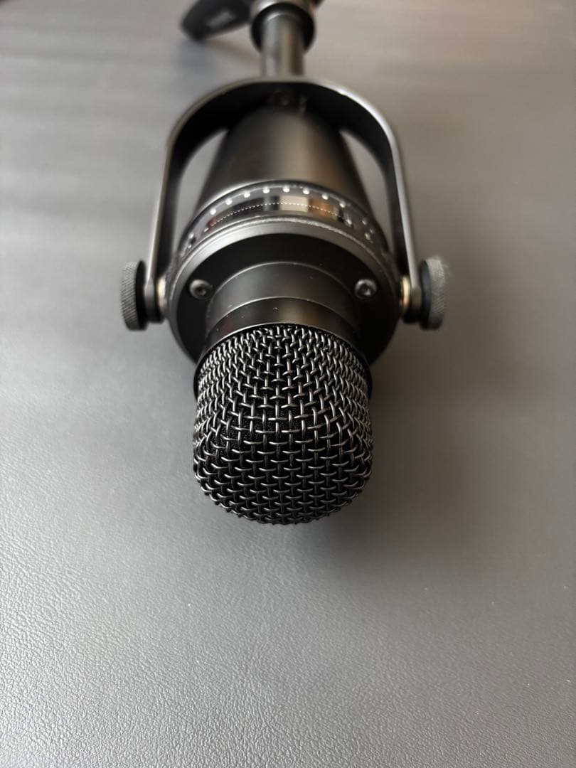 SHURE MV7 ダイナミックマイク【美品・スタンド付】