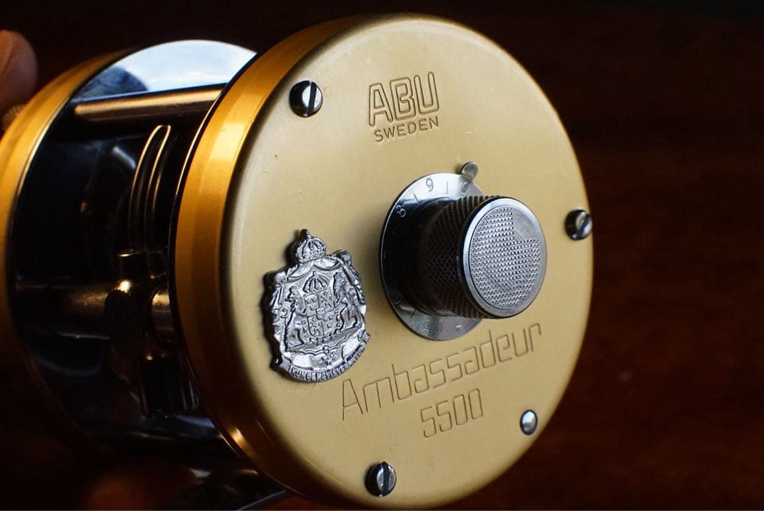 ABU アンバサダー 5500 メンテ済 フレーム修正済 シャンパンゴールド