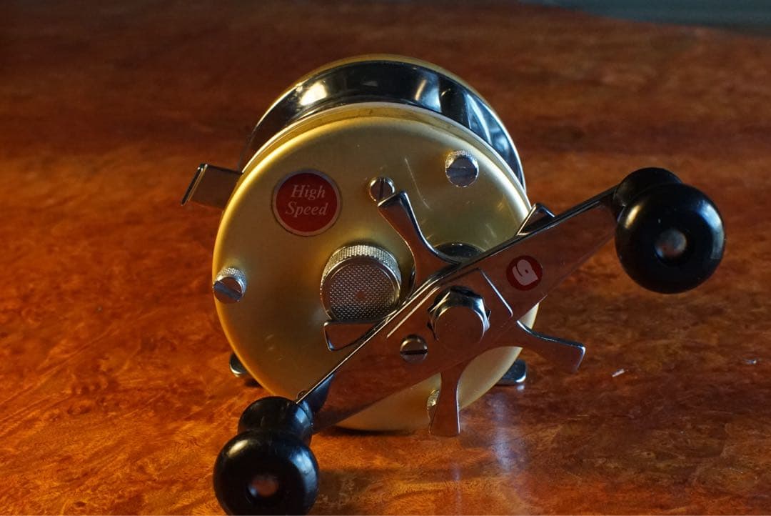 ABU アンバサダー 5500 メンテ済 フレーム修正済 シャンパンゴールド