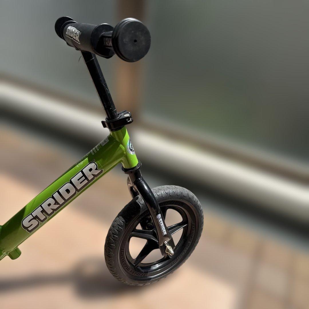 STRIDER 12 SPORT グリーン バランスバイク中古　スタンド付