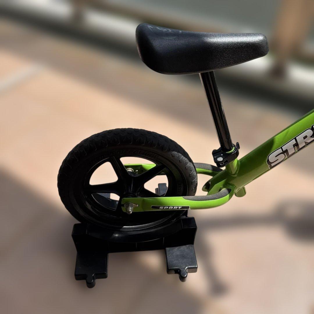 STRIDER 12 SPORT グリーン バランスバイク中古　スタンド付