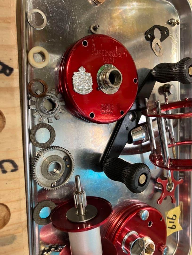 Ambassadeur 5000 ベイトリール レッド