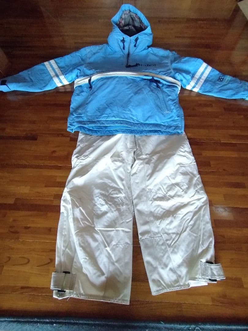 REVOLUTION 9 レディーススキーウエアー上下セットＳサイズ