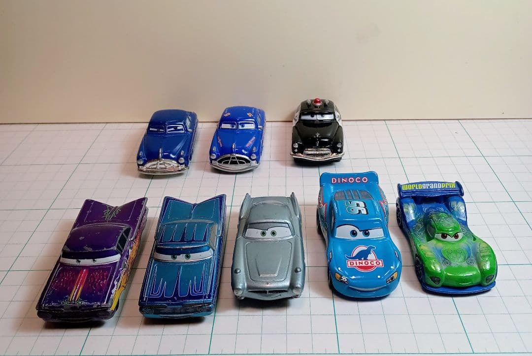 トミカディズニーカーズ8台