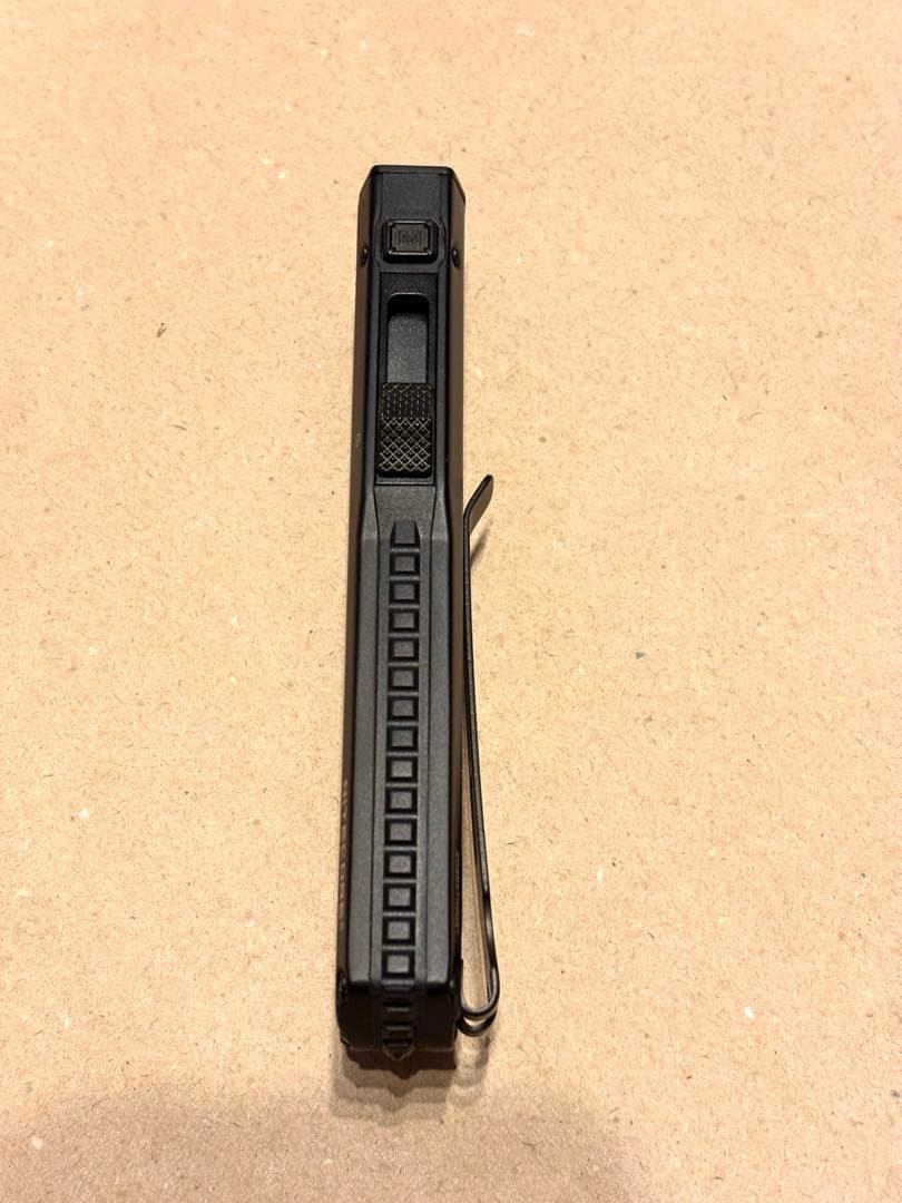 Nitecore スリムフラッシュライト　EDC17